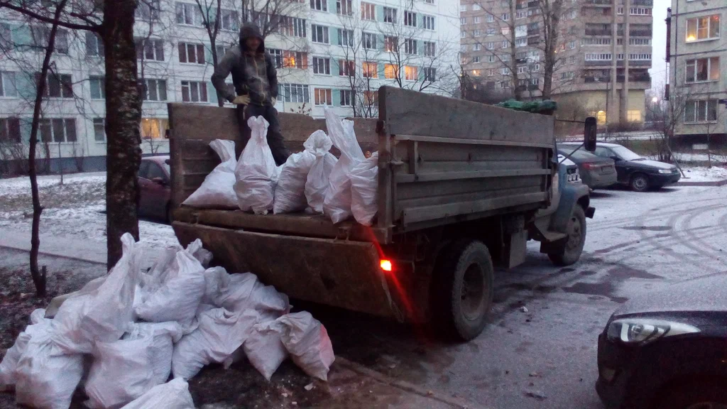 Вывоз мусора в мешках в Липецке в октябре
