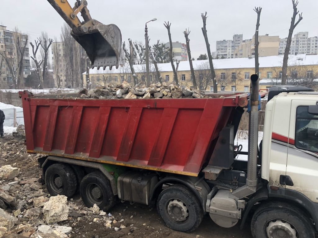 Вывоз мусора Камазом в Липецке в октябре