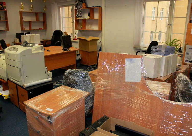 Вывоз старой офисной мебели в Липецке в октябре