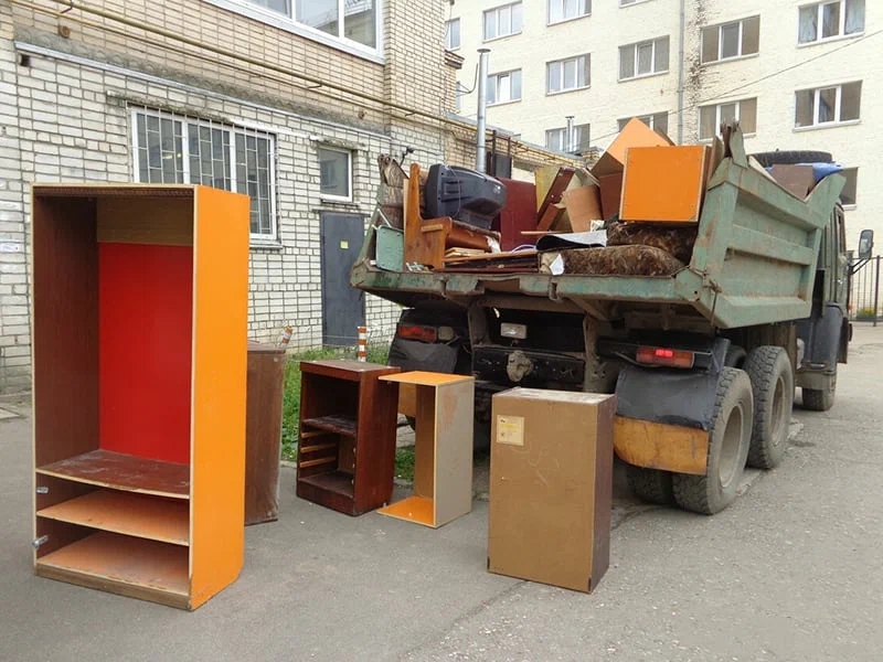 Вывоз шкафа в Липецке от ПроМусор — недорого, демонтаж, утилизация, вывоз из квартиры от 883 руб