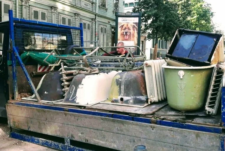 Вывоз старой сантехники в Липецке от ПроМусор: быстро, недорого от 572 руб., утилизация и грузчики