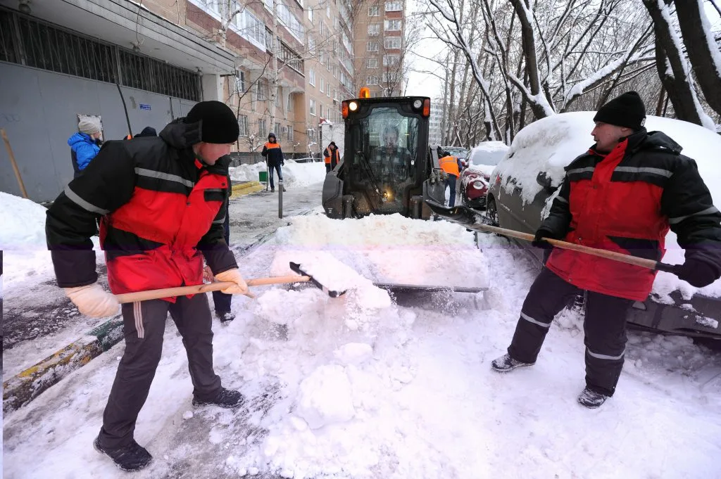 Очистка дворов от снега с гарантией результата в Липецке в октябре