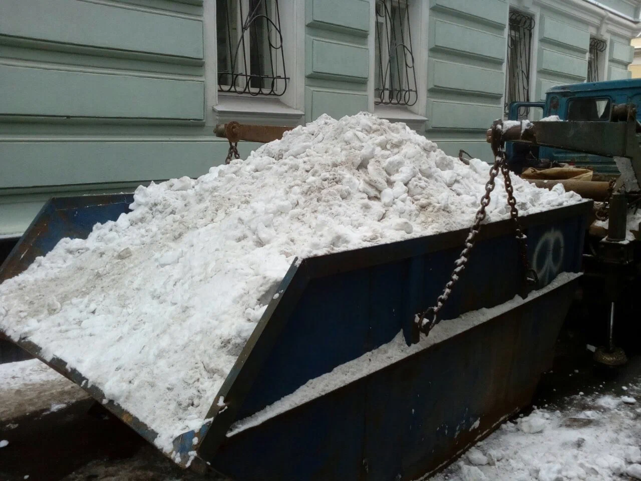 Вывоз снега контейнерами в Липецке в октябре