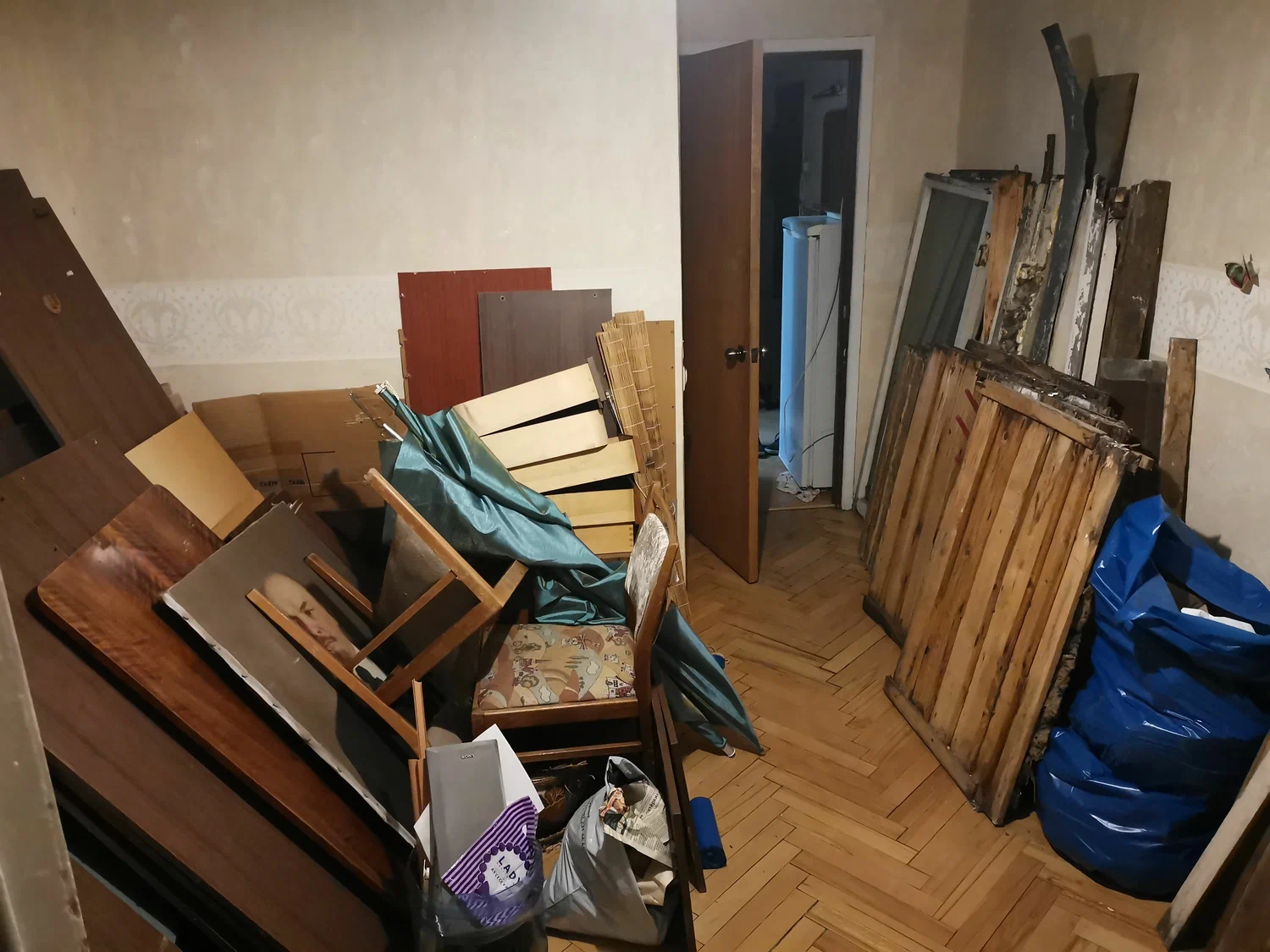Демонтаж мебели с вывозом и утилизацией в Липецке в октябре